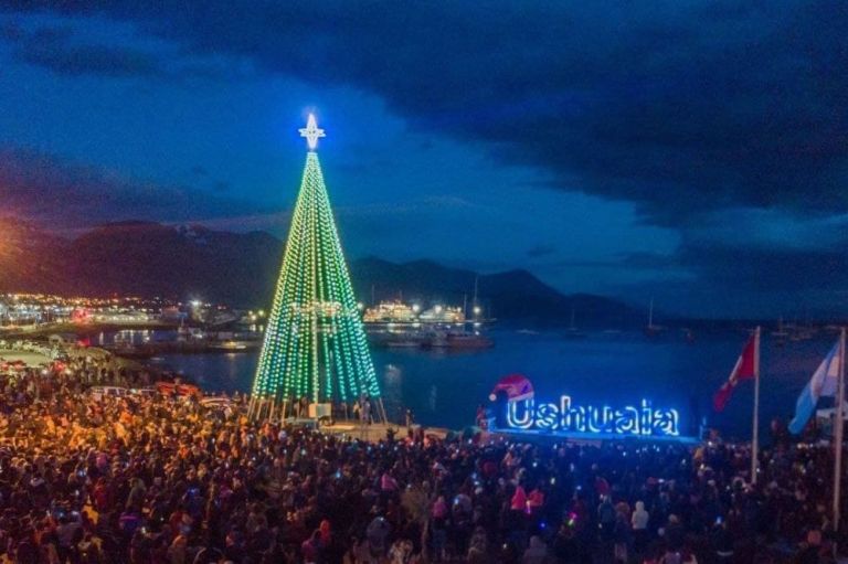 "Ushuaia Festeja" Juegos y shows musicales para el encendido del Árbol de Navidad