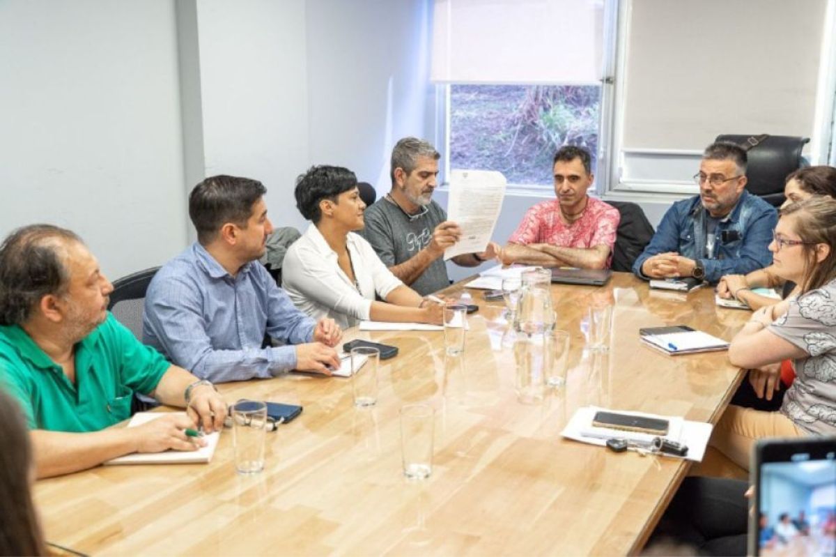Gobierno y representantes del SUTEF tuvieron la primera reunión paritaria del 2023