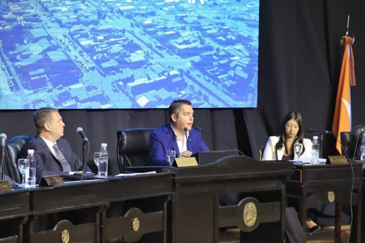 "El histórico plan de obras públicas que llevamos adelante es más trabajo y más futuro", celebró Pérez