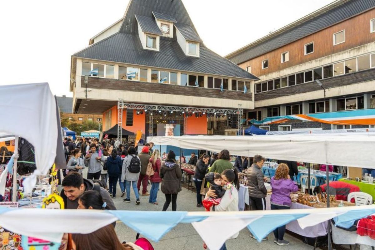 Ushuaia: Más de 4 mil personas acompañaron la primera edición del Mercado del Fin del Mundo