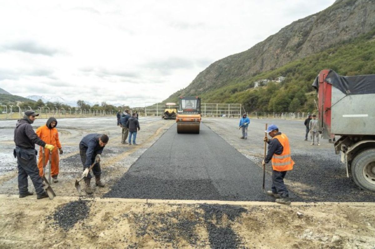 Gobierno realizó los trabajos de asfalto para la cancha de césped sintético en Ushuaia