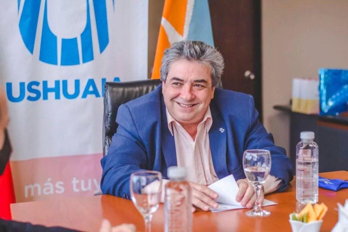 "Lo primordial es que los salarios de las trabajadoras y trabajadores estén acordes a la inflación", manifestó Becerra