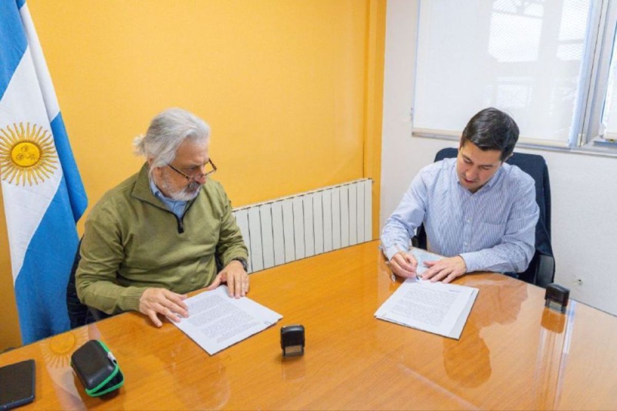 Gobierno y la UNTDF firmaron un convenio para el avance del proyecto de CITEs