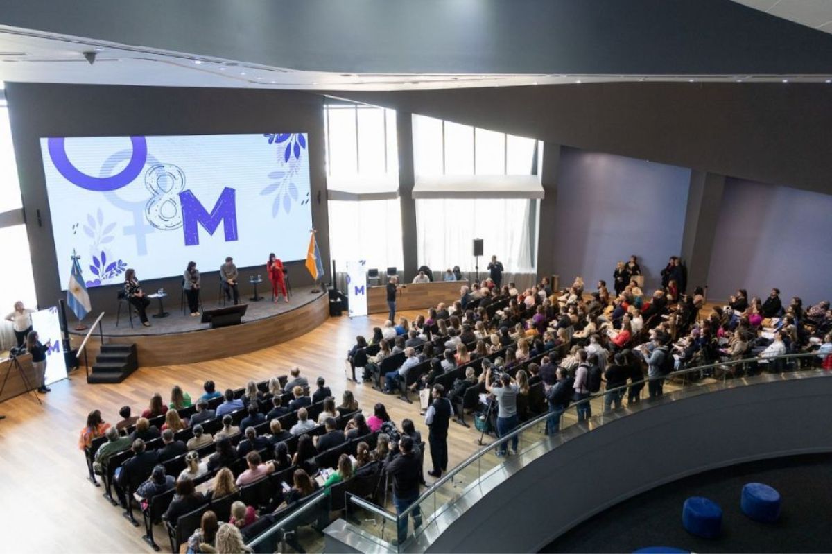 Se realizó el primer Foro 8M "El mundo del trabajo, con mirada de mujer" en la provincia
