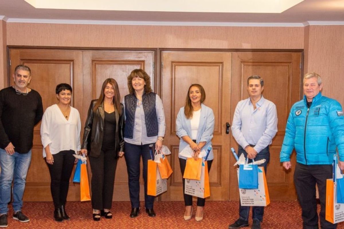 La legisladora Freites participó del reconocimiento a docentes bicontinentales argentinos