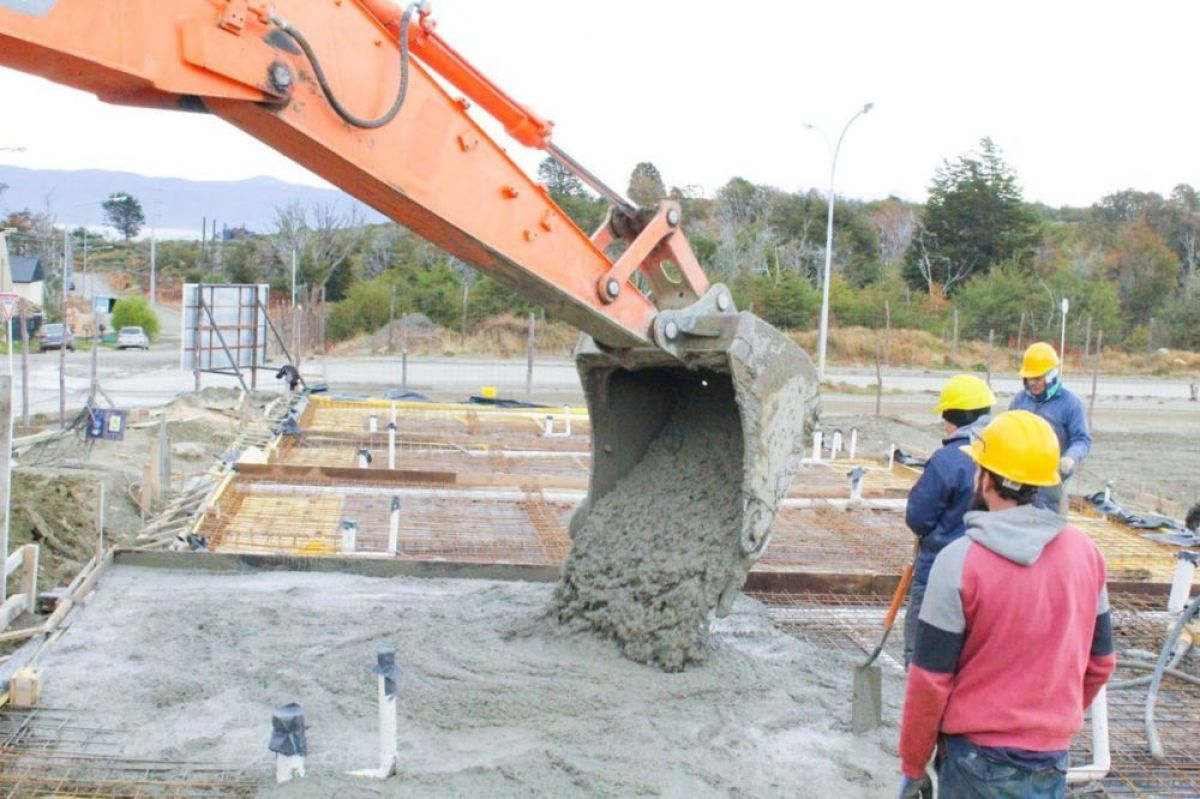 Comenzó el hormigonado de las plateas de las 32 viviendas del Programa Casa Activa
