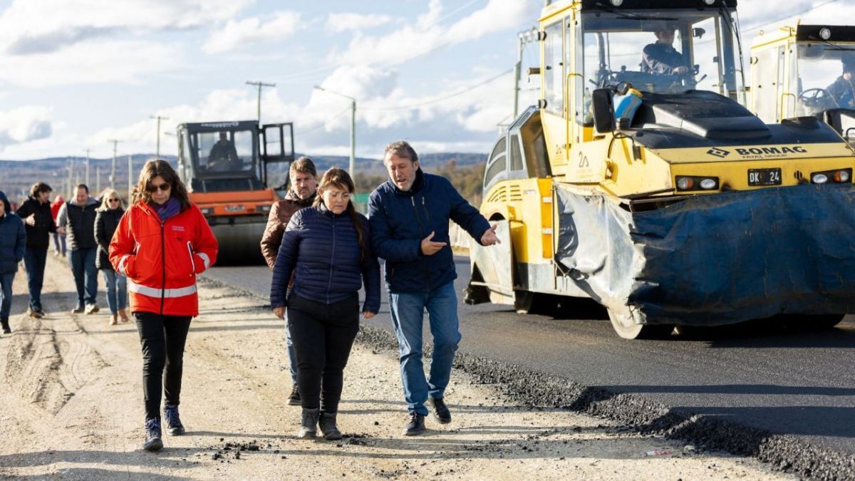 Gobierno y Vialidad recorrieron la obra de pavimentación de la Ruta N°1