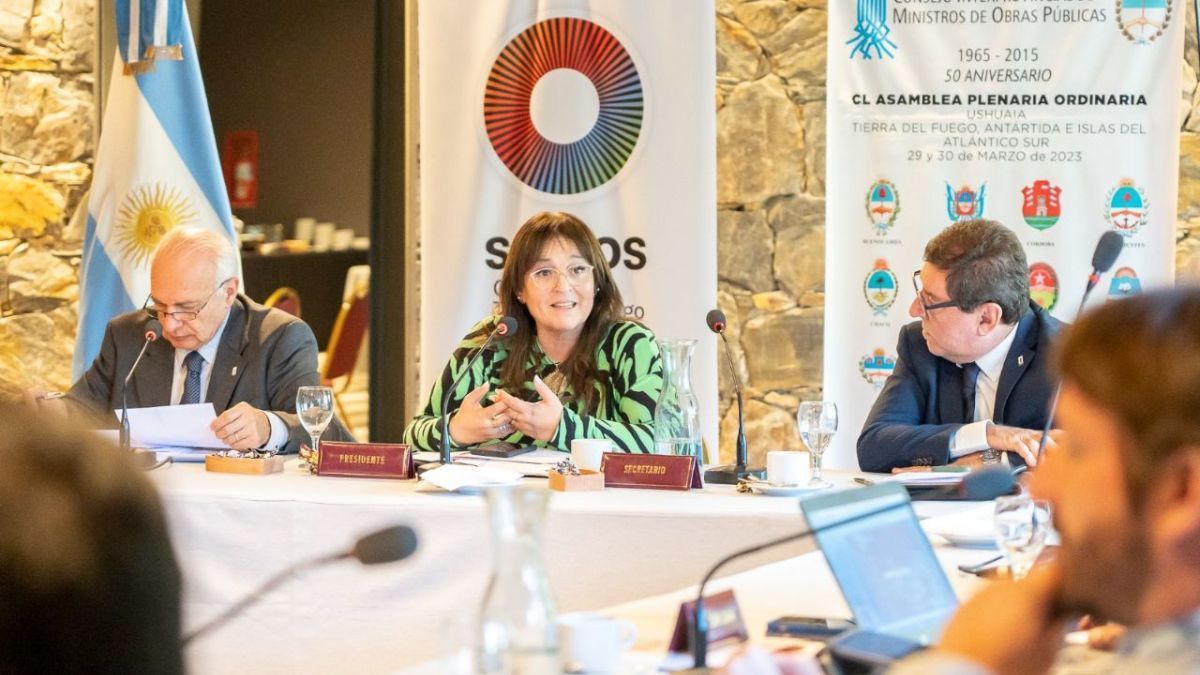 La ministra Castillo expuso en el Consejo Interprovincial de Ministros de Obras Públicas