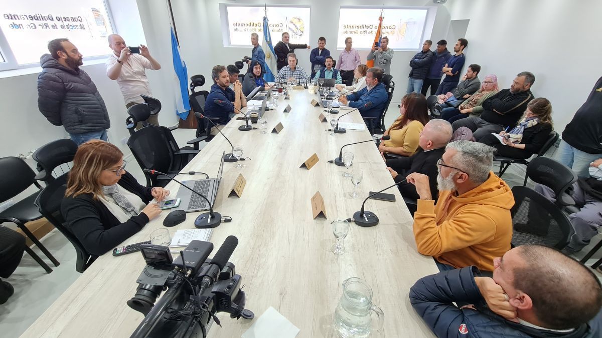 El Concejo Deliberante analiza entregar licencias provisorias a chóferes de remises y taxis