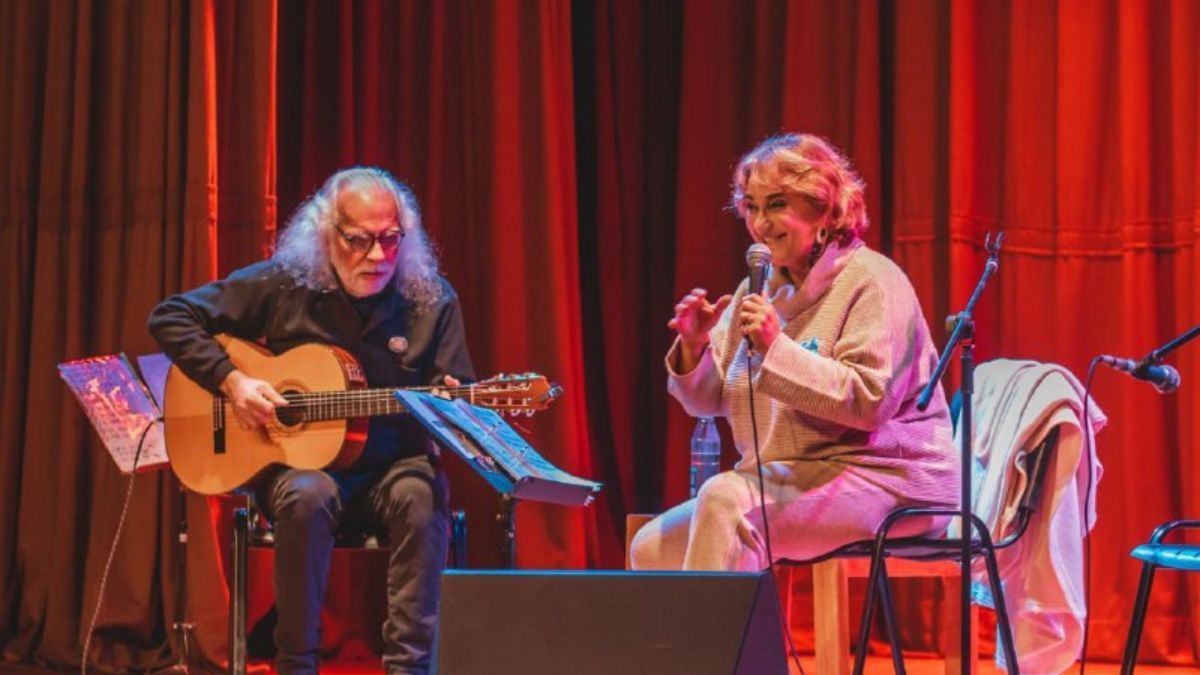 Vecinos y vecinas de Río Grande disfrutaron del evento "Música por Malvinas"
