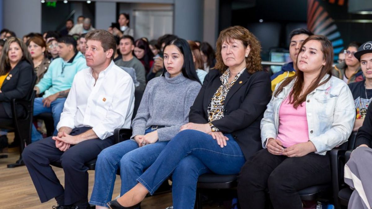 “La decisión política de este gobierno es acompañar a las juventudes”