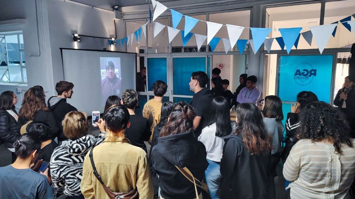 Estudiantes riograndenses vivieron la vigilia por el 2 de abril en La Plata