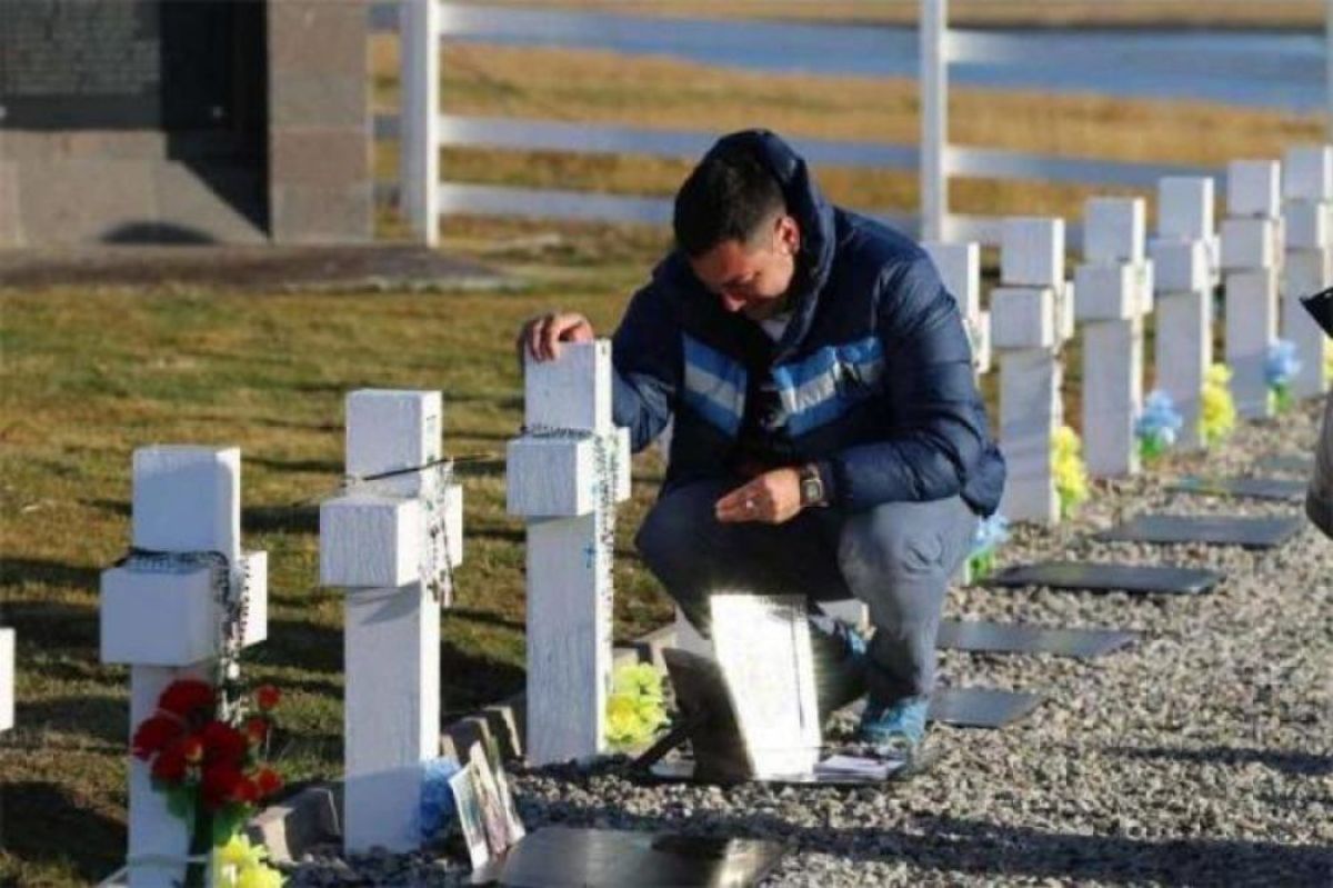 Argentina exigió al Reino Unido que "deje de dilatar la ayuda" para buscar soldados caídos