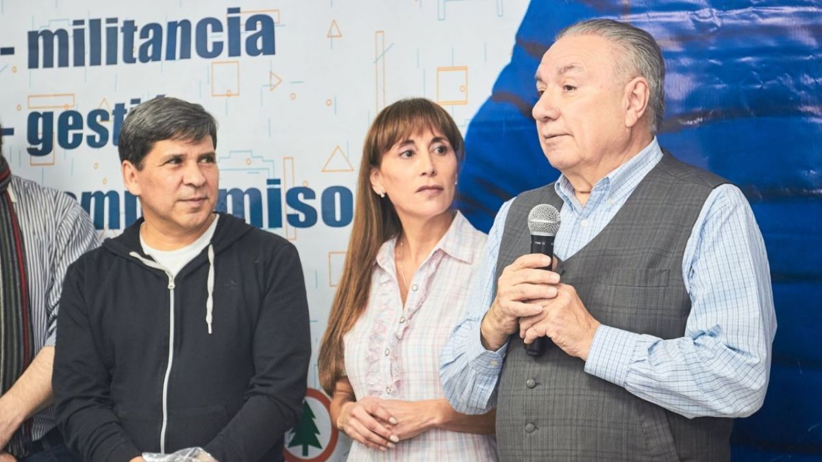 Los candidatos Pino, Ferreyra y López se presentaron en el Centro “Nueva Argentina”