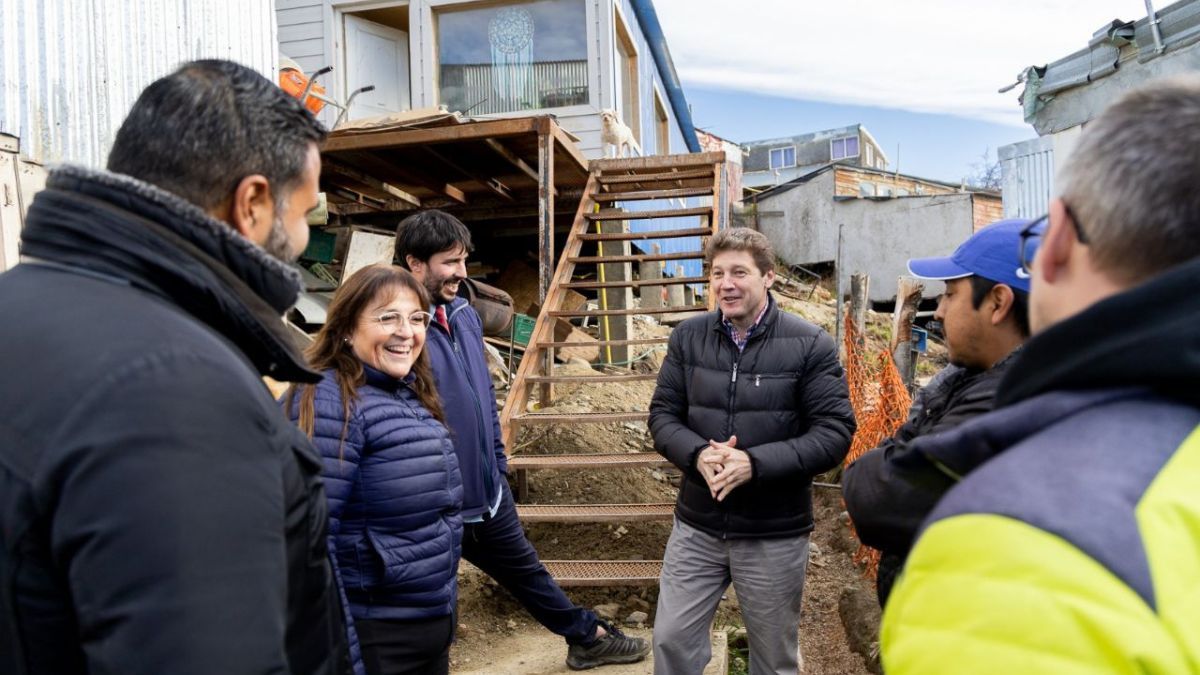 Melella recorrió la obra de redes de agua y cloaca en el barrio La Bolsita