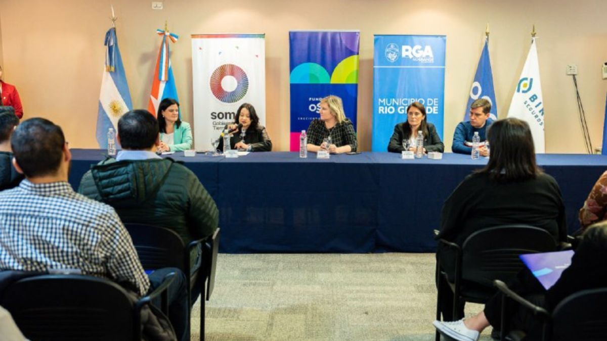 Gobierno y Fundación OSDE firmaron un convenio para formar personal calificado para el cuidado de personas adultas