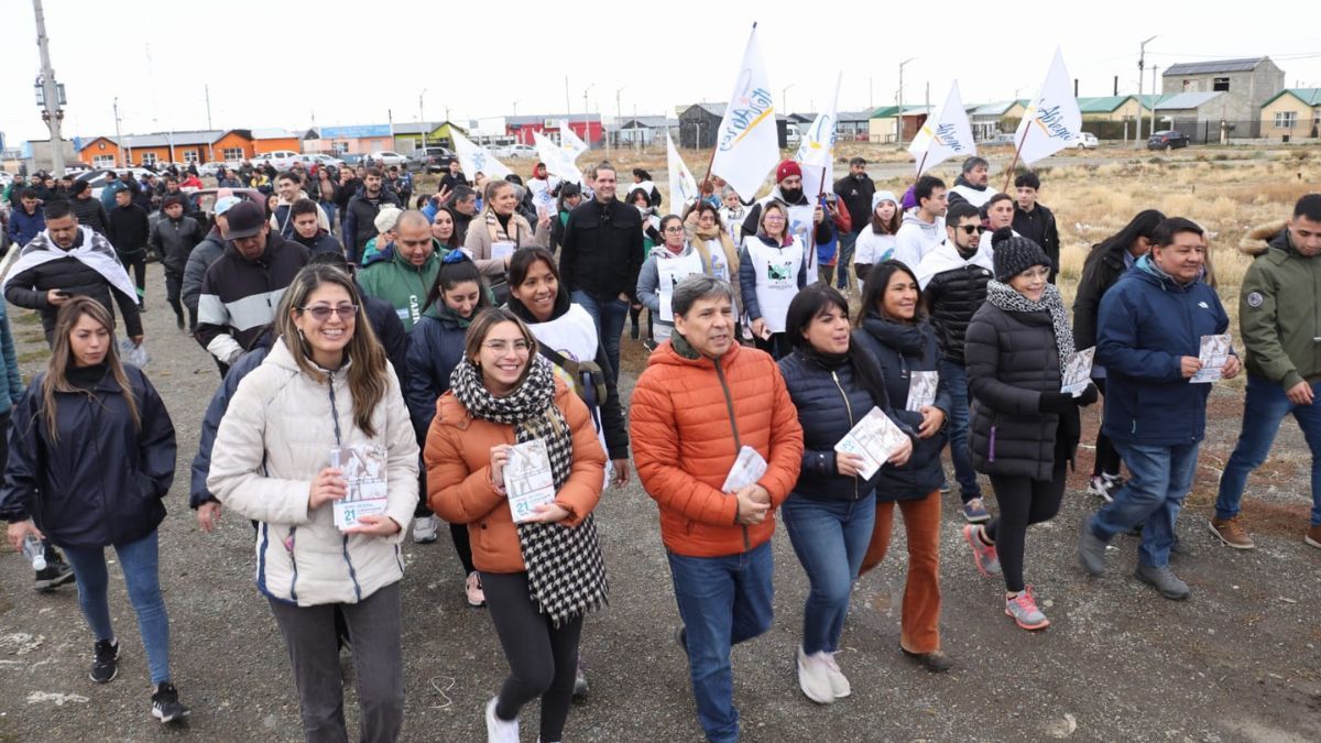 Pino recorrió el barrio Malvinas Argentinas de Río Grande