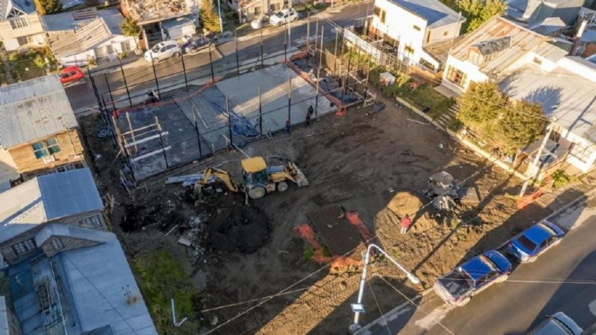 Continúan los trabajos en la plaza "Espera por la Vida" y el playón deportivo del barrio San Vicente 