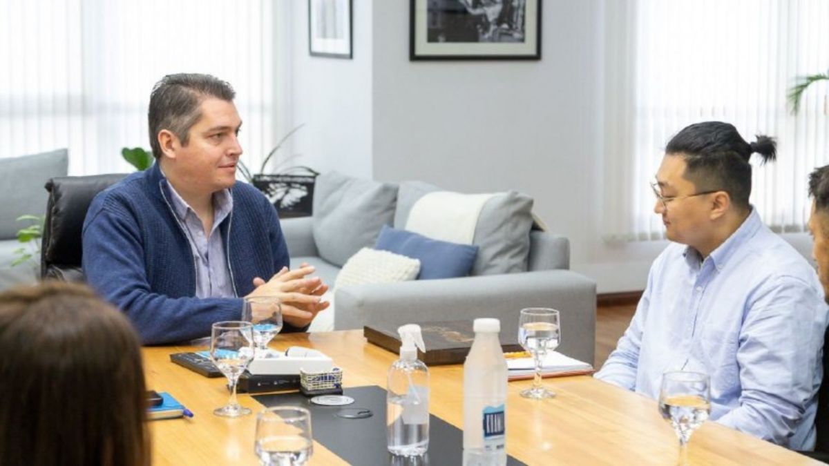 Martín Pérez se reunió con el manager de Xiaomi en Argentina 