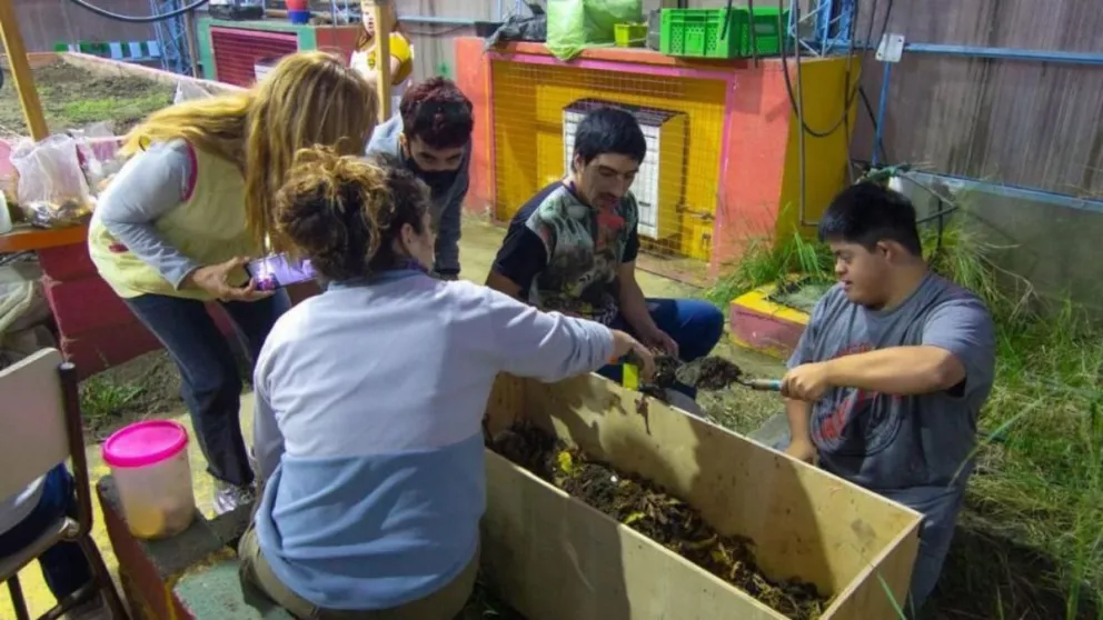 La Secretaría de Medio Ambiente ayudó a la  Escuela Kayú Chénèn en la huerta