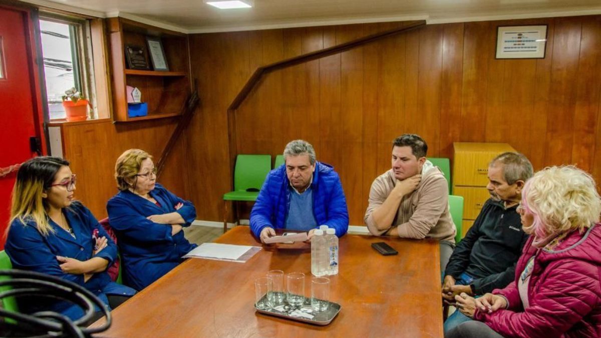 Becerra visitó la fábrica de la Cooperativa de Trabajo Renacer