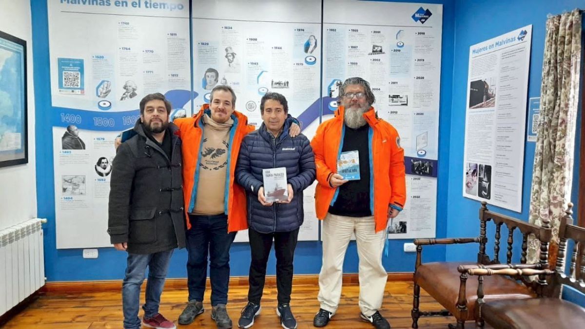 El escritor Juan Terranova recorrió el Espacio Pensar Malvinas