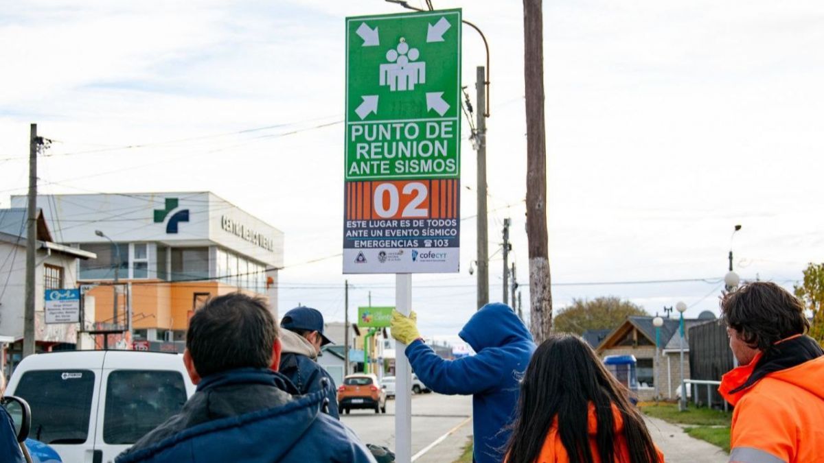 El Municipio de Río Grande avanza con la instalación de carteles de prevención sísmica