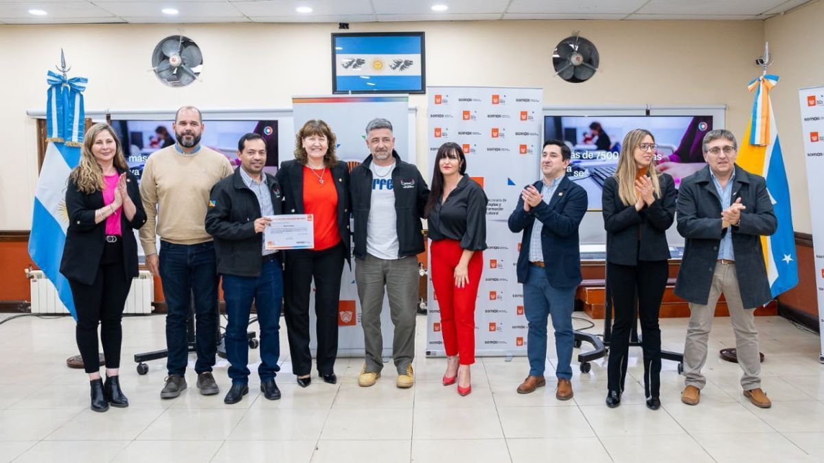 Gobierno entregó certificados de finalización de las capacitaciones de formación laboral y del programa PROCEL