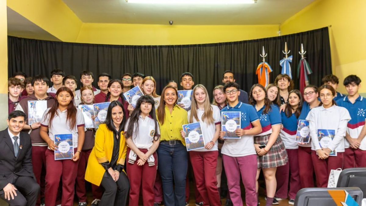 Estudiantes de la Escuela Modelo de Educación Integral presentaron la revista "Conociendo Tierra del Fuego"