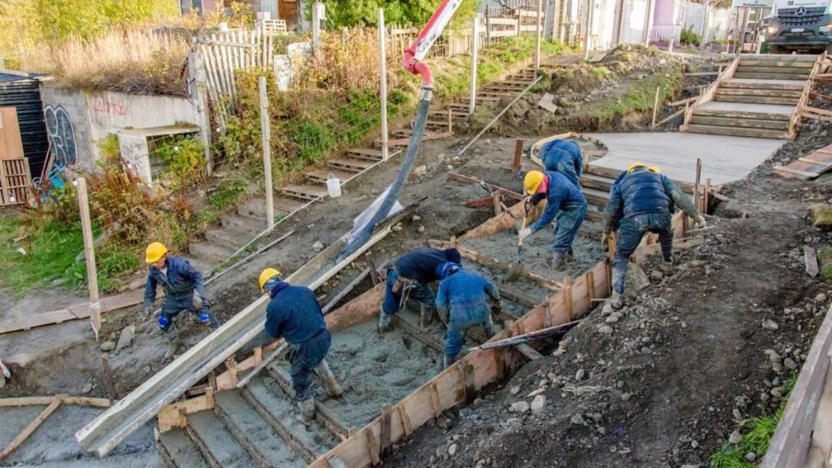 La Municipalidad de Ushuaia hormigonó la escalera de la calle Belgrano