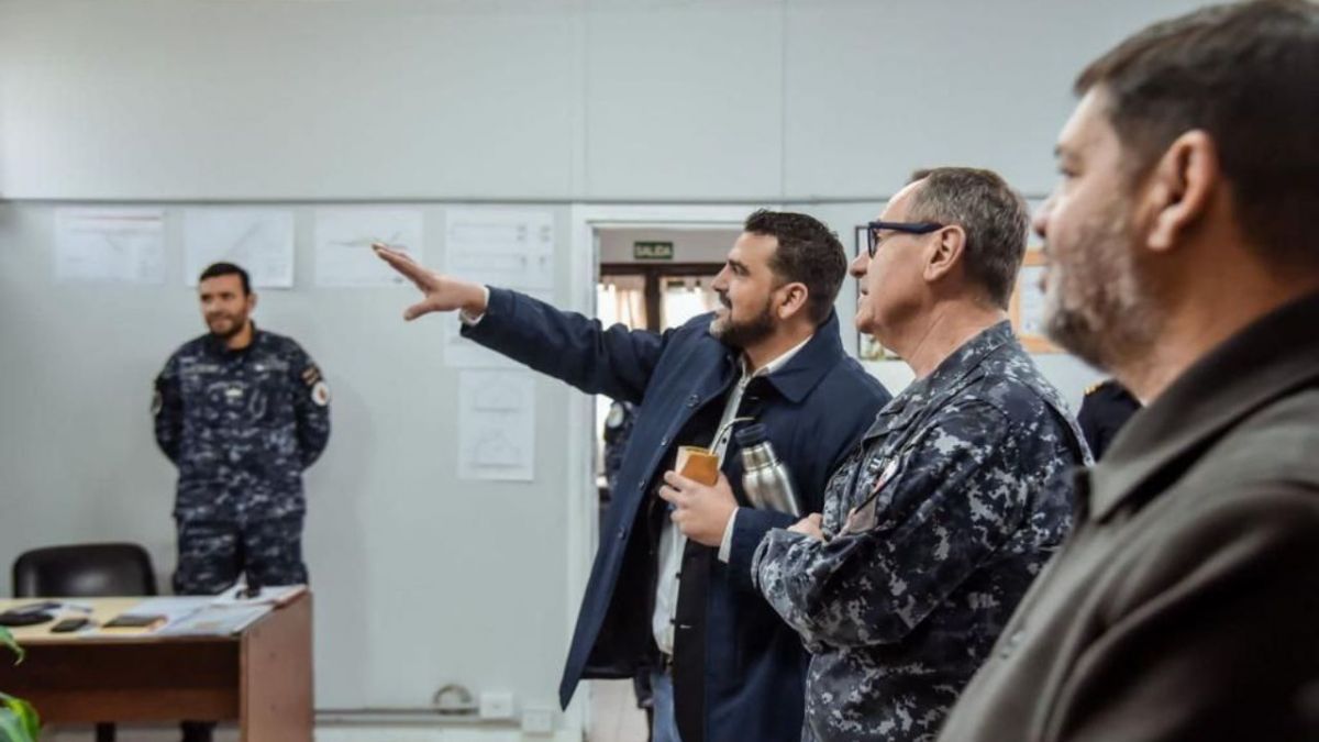 Vuoto recorrió las instalaciones de la Base Naval Ushuaia y dialogó con personal de la Armada 