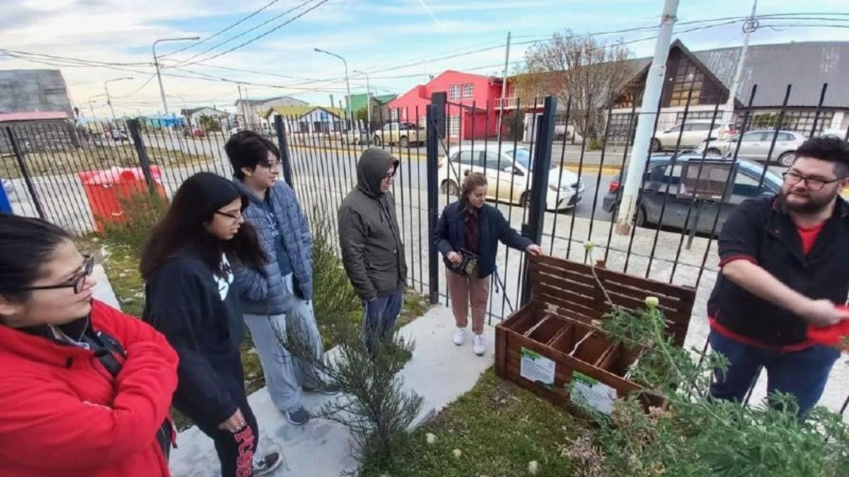 La Municipalidad de Río Grande entregó composteras a distintas instituciones de la ciudad