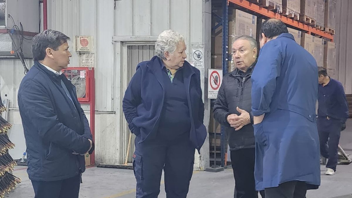 Juan Carlos Pino y Mario Ferreyra recorrieron la Cooperativa de Trabajo Tierra del Fuego