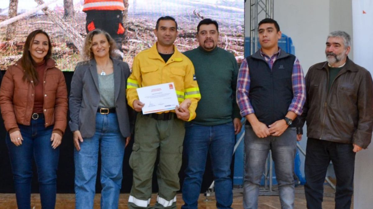 Gobierno reconoció a combatientes de incendios forestales en conmemoración de su día