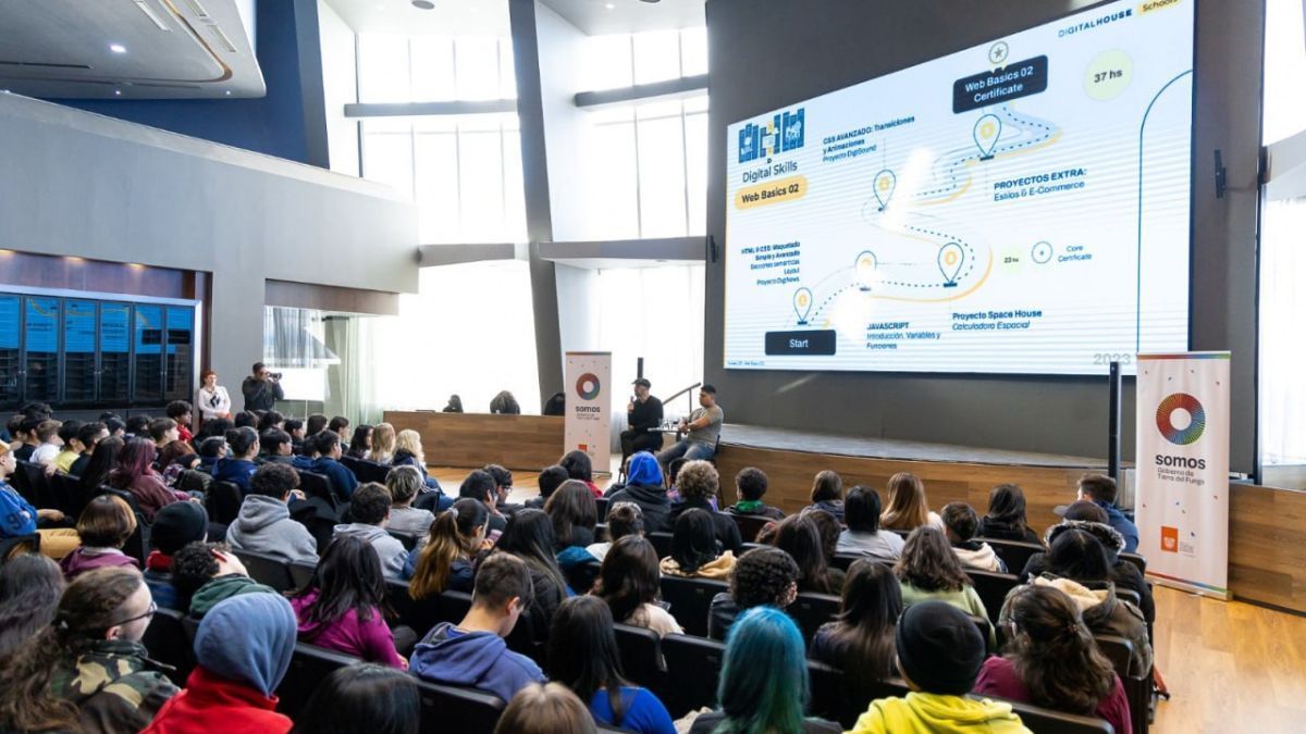 Dos mil estudiantes de escuelas secundarias iniciaron su trayecto formativo en herramientas de programación 