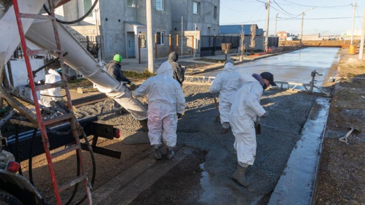 El Municipio continuó con las obras de pavimento en el barrio Vapor Amadeo 