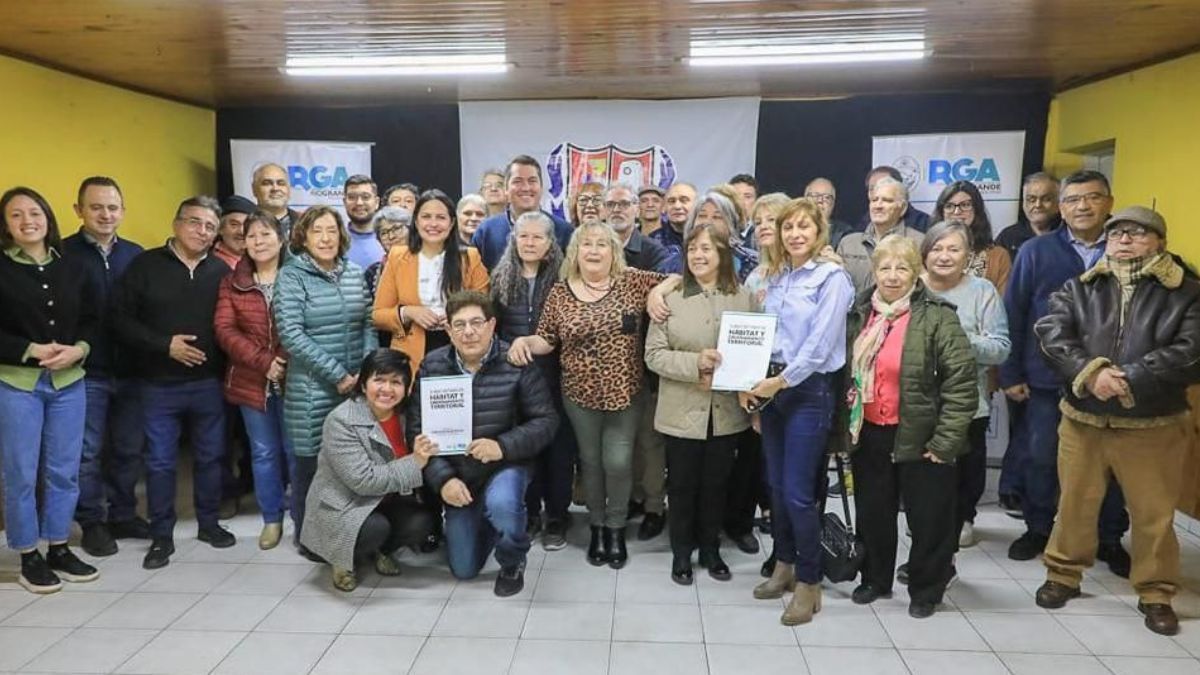 El intendente Pérez firmó la adjudicación del predio para el Centro de Jubilados Municipales