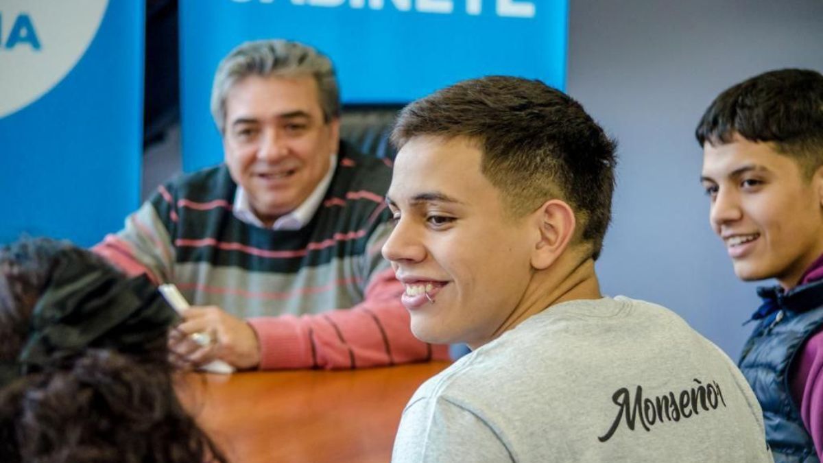 Becerra, Molina y Ocampo se reunieron con estudiantes del colegio Monseñor Alemán
