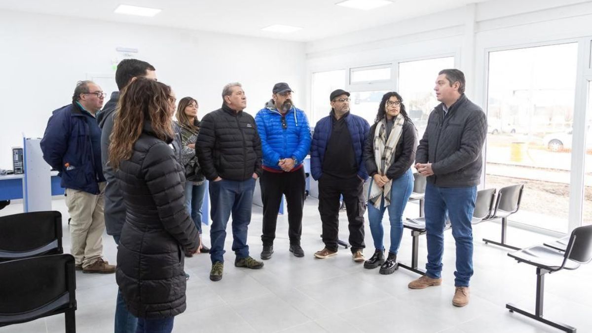 Junto a vecinos y vecinas, el intendente Pérez recorrió el Centro de Atención Vecinal del barrio Malvinas 