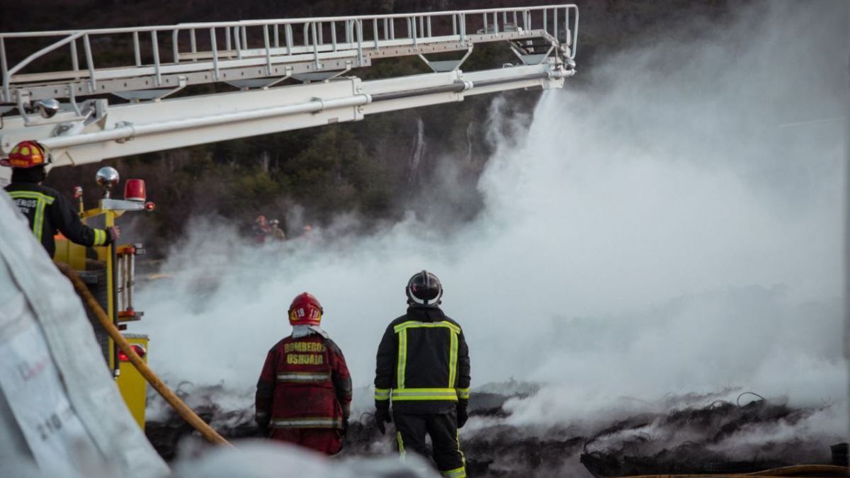 El incendio de la Planta Recicladora se encuentra sofocado y controlado