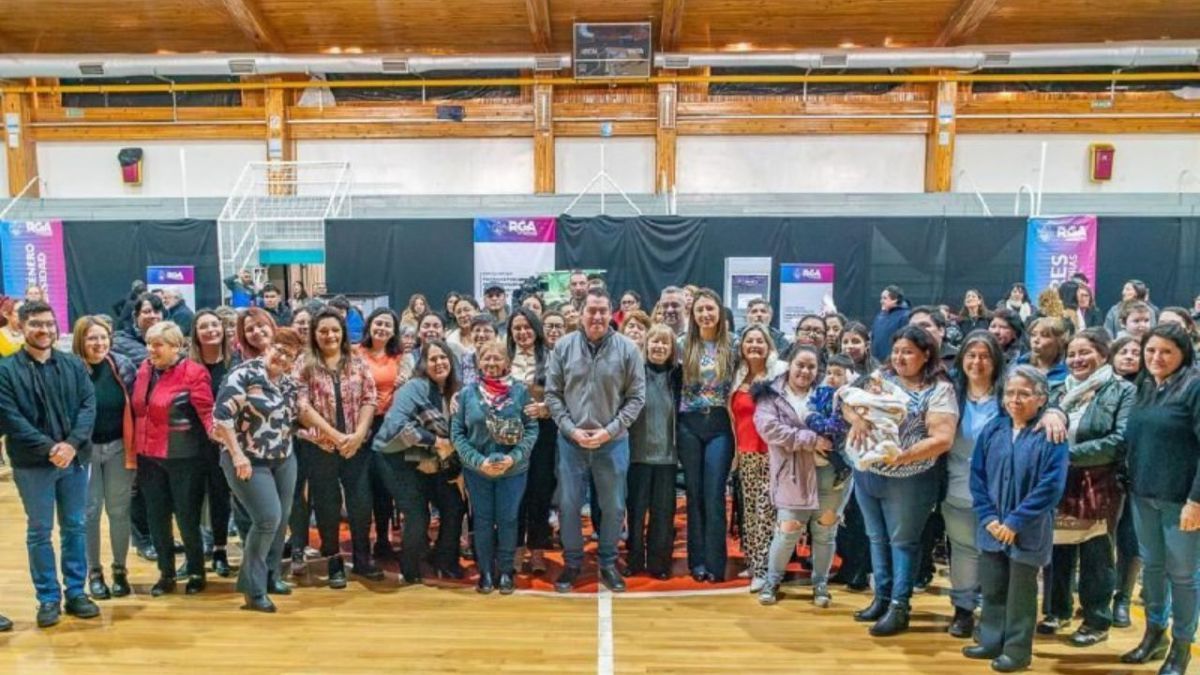 El Municipio entregó elementos y herramientas a 45 emprendedores y emprendedoras