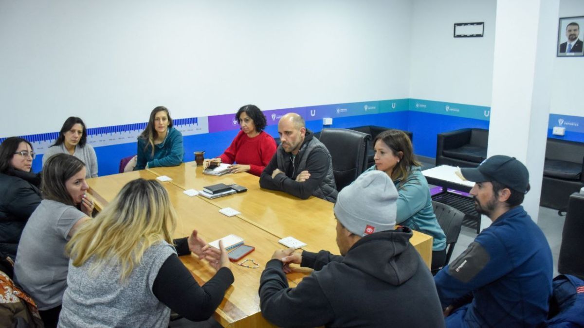 Se realizó la primera reunión técnica para avanzar con el techado de la pista de patinaje sobre hielo