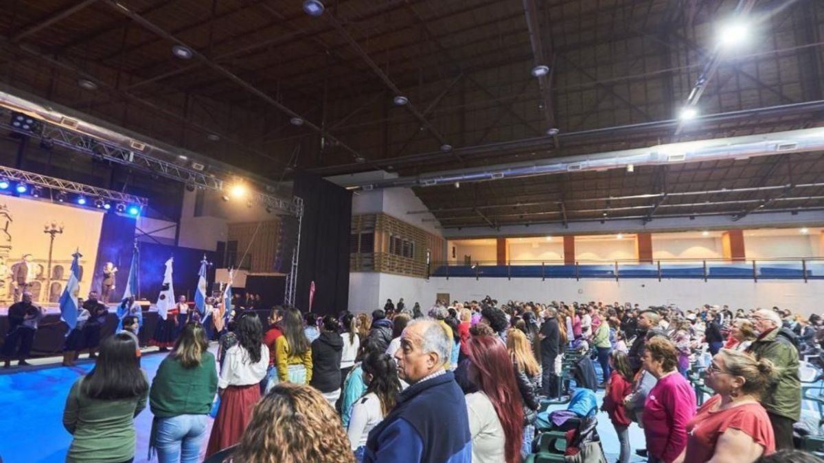 Más de 1500 vecinos y vecinas disfrutaron de la “Gran Vigilia Patriótica”