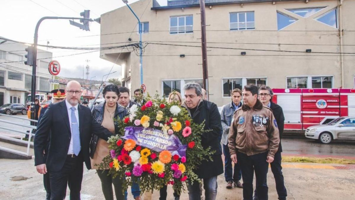 "Los bomberos son verdaderos héroes, comprometidos con la protección de nuestra ciudad"