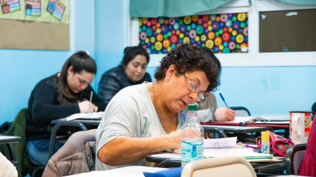 A través de un plan de estudio, mayores de 18 años podrán culminar sus estudios secundarios 