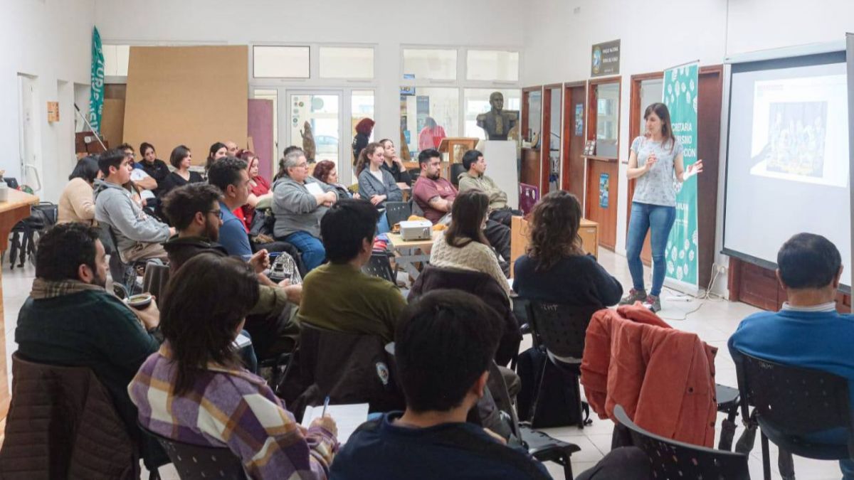 Se brindó una charla sobre las características generales y ecológicas de los hongos