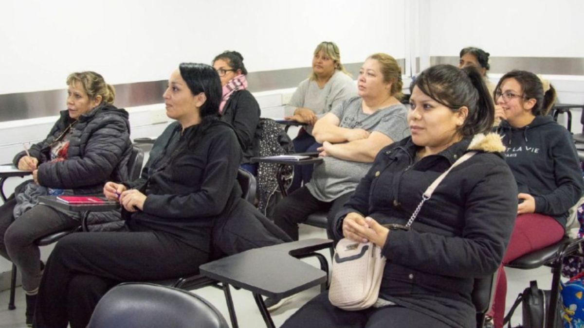 Inició el curso de arreglo de electrodomesticos destinado a mujeres